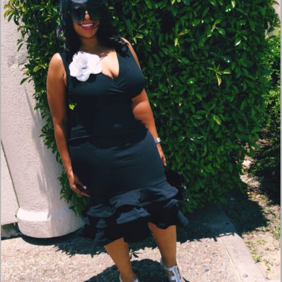 Haute Monde Dresses & Skirts - Womens Black Fit & Flare V neck formal dress